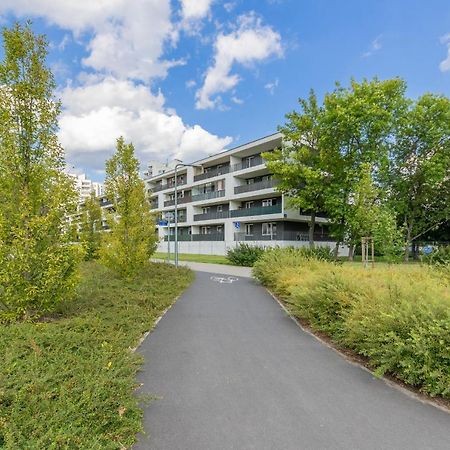 Metro Targowek Spacious Apartment With Parking By Noclegi Renters Varsovia Exterior foto