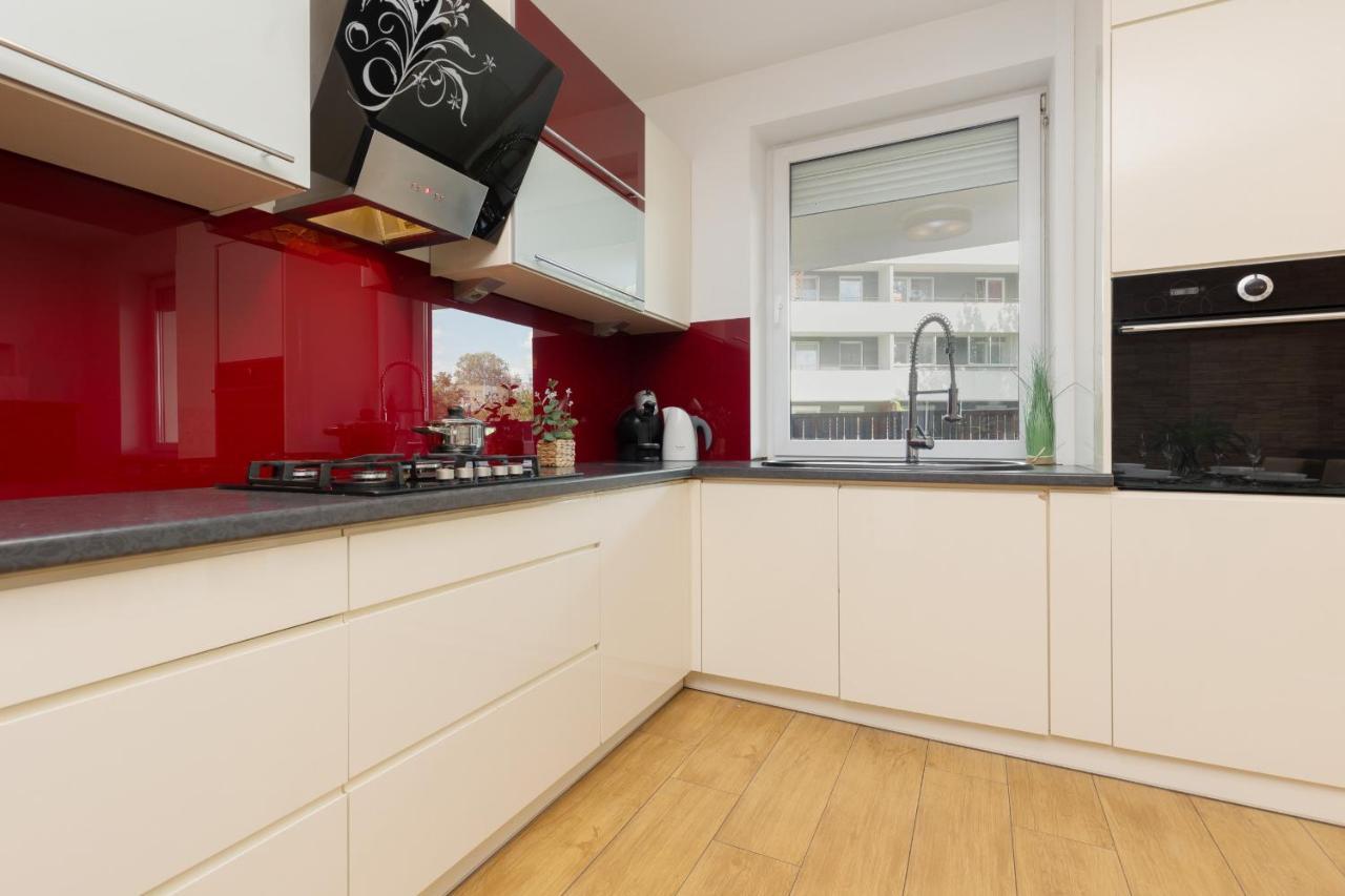 Metro Targowek Spacious Apartment With Parking By Noclegi Renters Varsovia Exterior foto