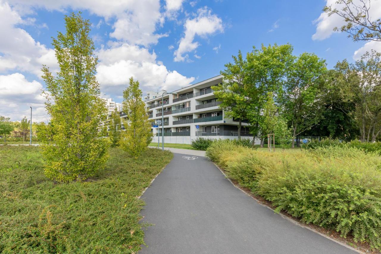 Metro Targowek Spacious Apartment With Parking By Noclegi Renters Varsovia Exterior foto