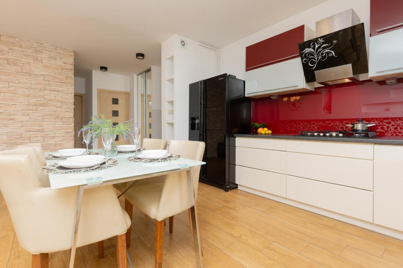 Metro Targowek Spacious Apartment With Parking By Noclegi Renters Varsovia Exterior foto