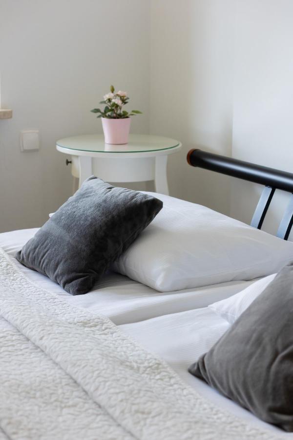 Metro Targowek Spacious Apartment With Parking By Noclegi Renters Varsovia Exterior foto
